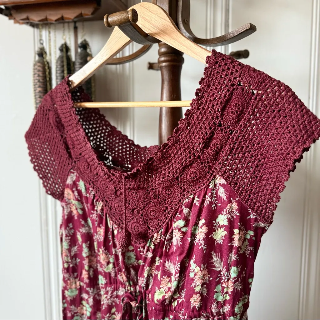 1970s Vintage Young Hawaii Floral Print & Crochet Maxi Dress Red - Image 3