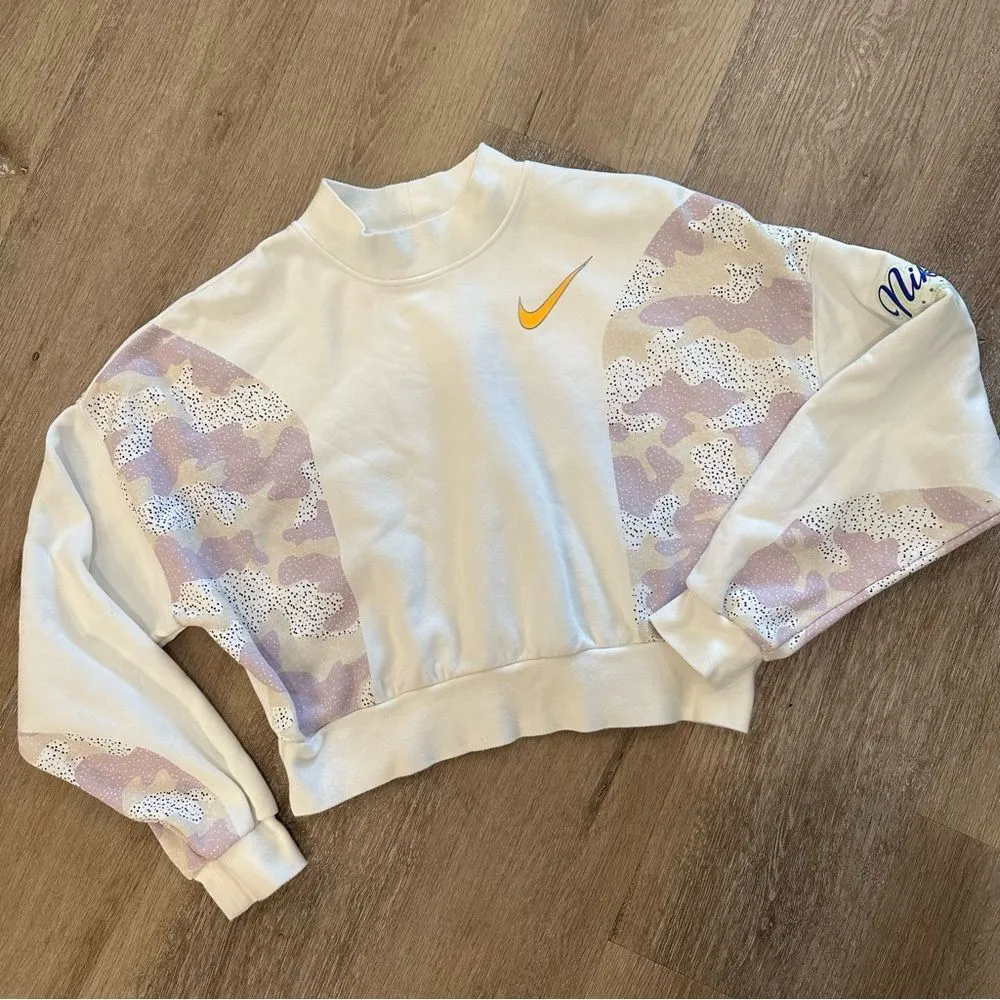 Nike White Crop Top Crew Neck Sweatshirt size Medium - Image 10