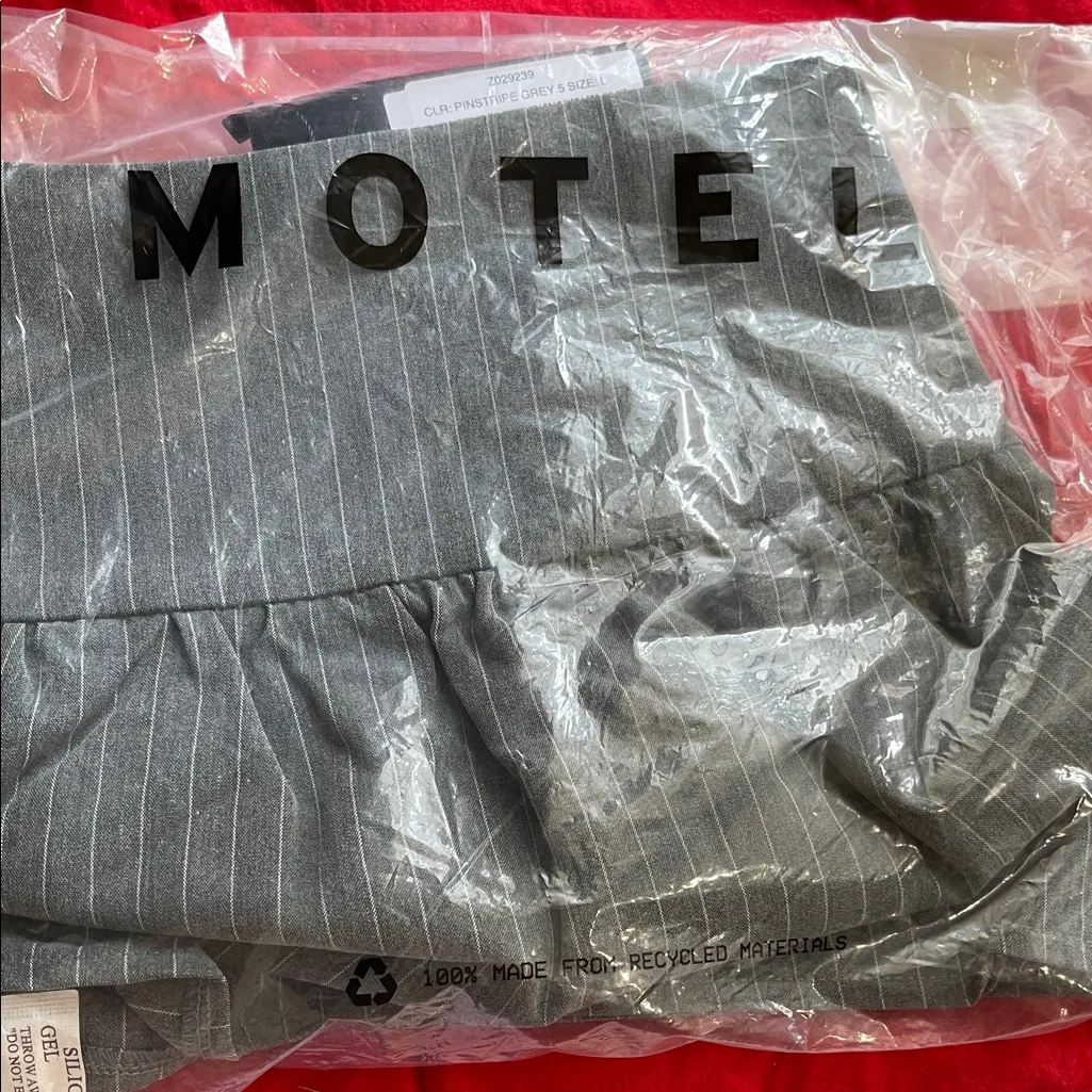 NEW Motel Rocks Skirt Gray Striped Mini Skirt size L - Image 6