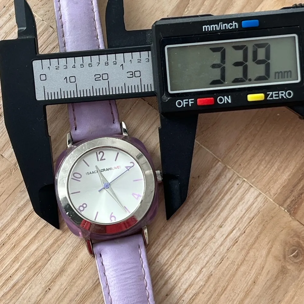 Fashion Watch Isaac Mizrahi Live Brand - Image 10