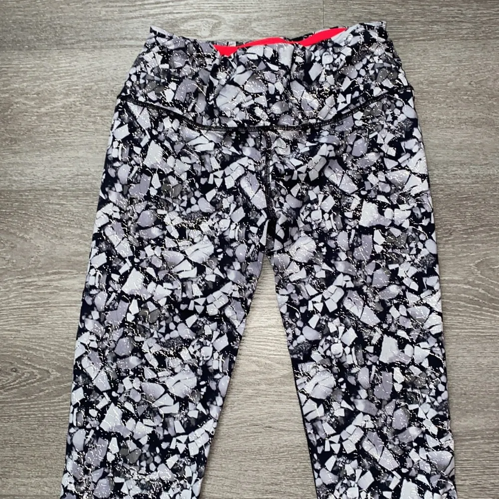 Victoria’s Secret sport legging size M - Image 2