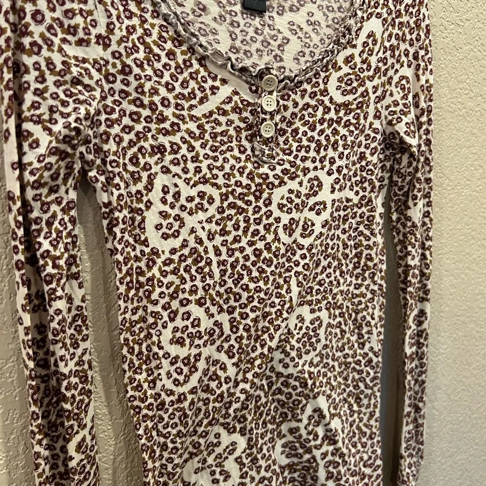 Marc By Marc Jacobs Floral Maroon and Cream Fitted Long Sleeve Blouse - Image 3