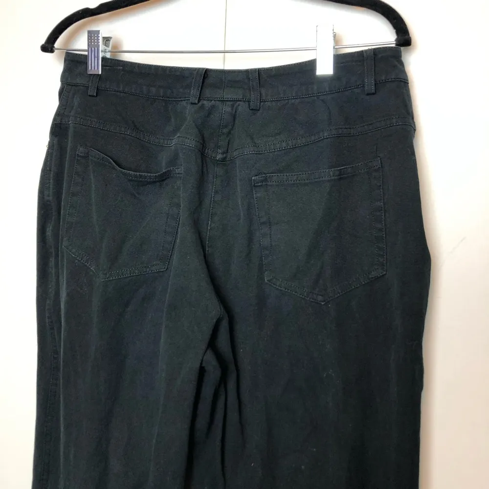 St. John High Waisted Black Denim Pants with Gold Belt Loops - Image 5