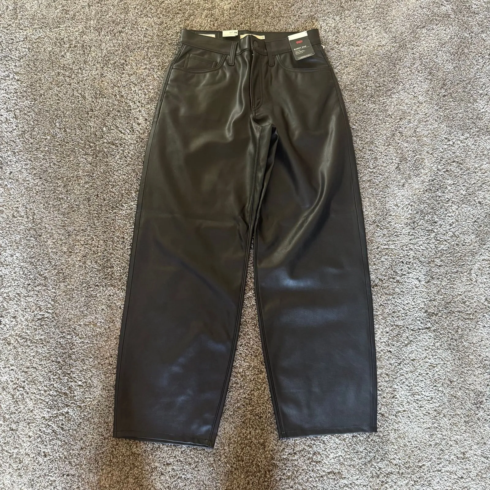 NWT Levi's Women's‎ Faux Leather Baggy Dad Pants, Slippery Slope, Black 27 * 30 - Image 5