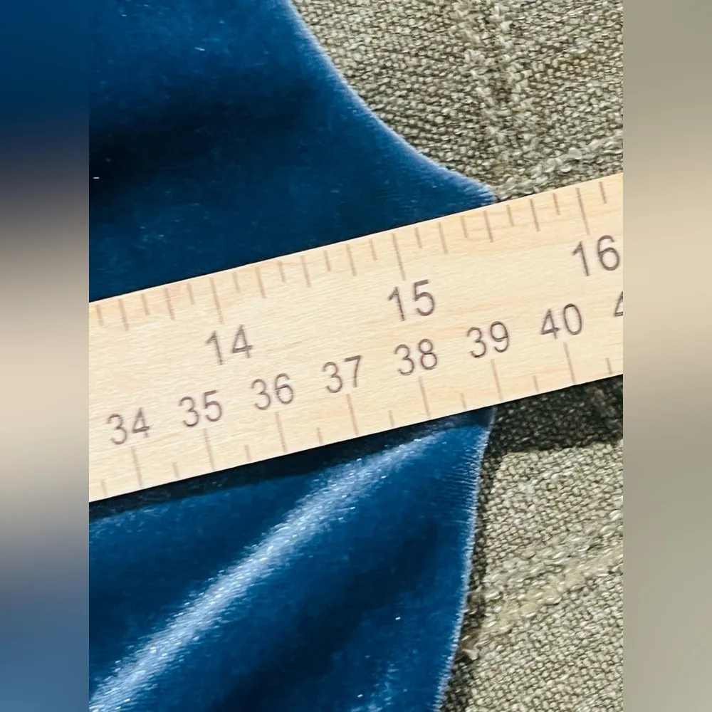 Express velvet dress pit to pit “15 1/2 
Waist “12 with a sweet heart neckline 0 - Image 9