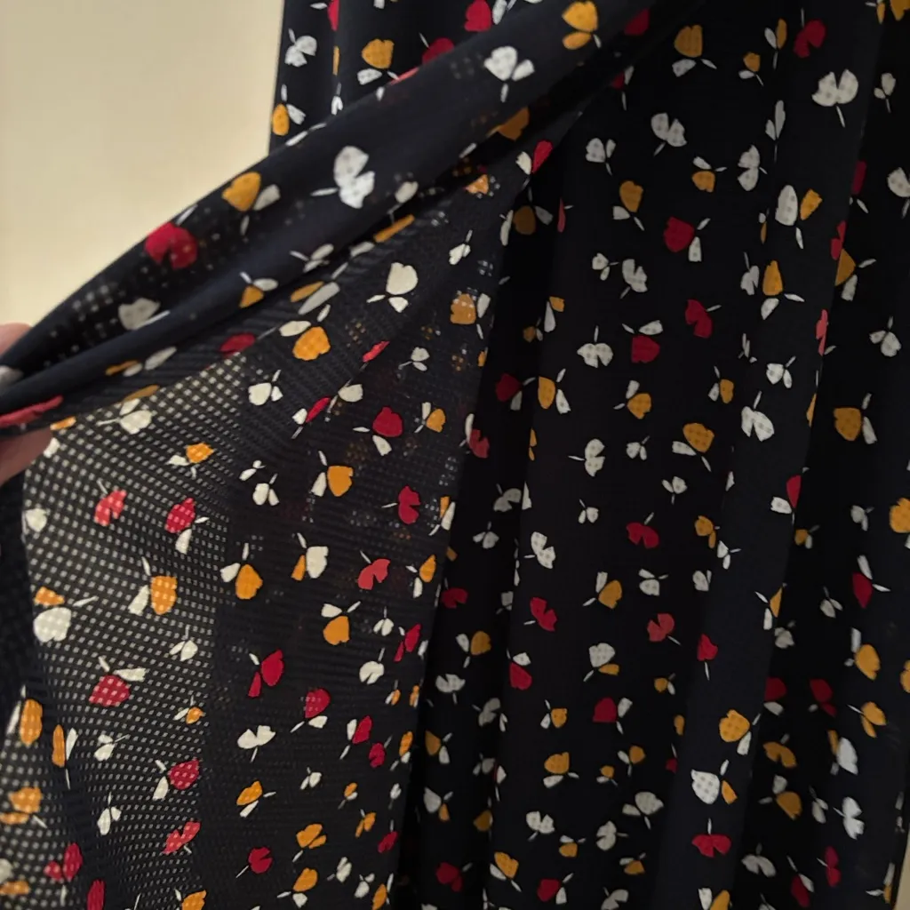 Tommy Hilfiger Navy Floral Blouse - Image 4