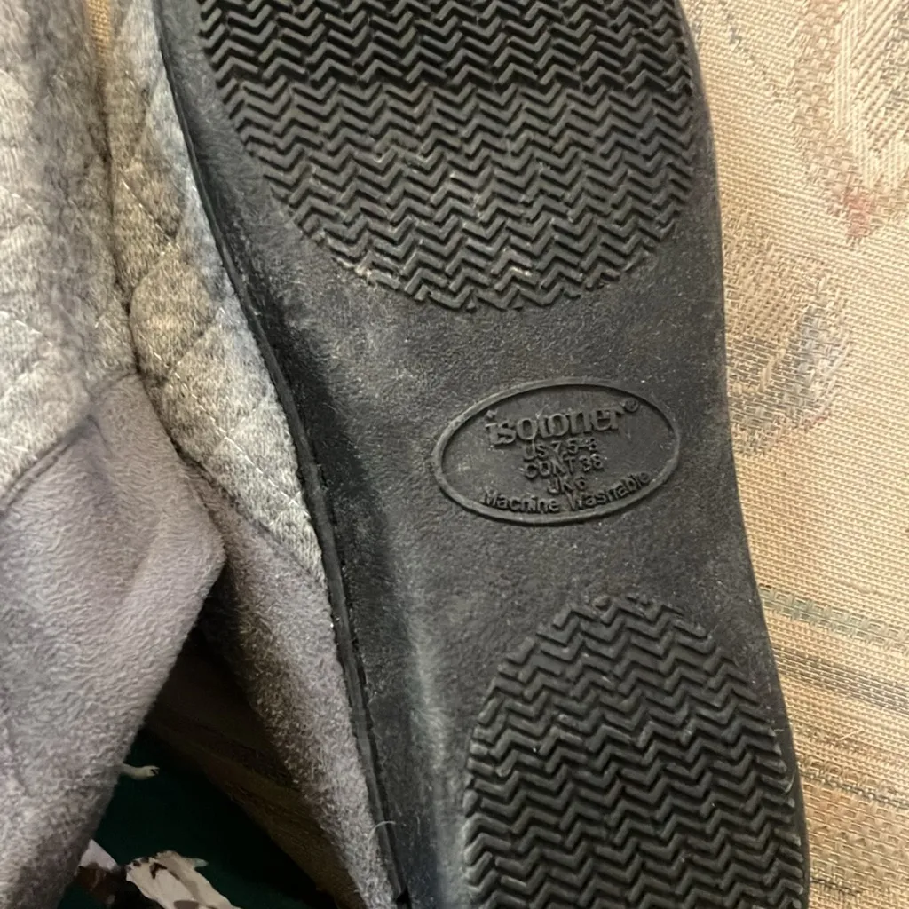 Isotoner Ladies  slippers 7 1/2 - Image 3
