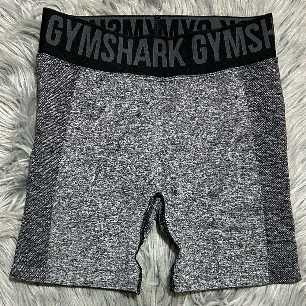 Gymshark Flex Shorts Black Marl/Charcoal Size Small - Image 4