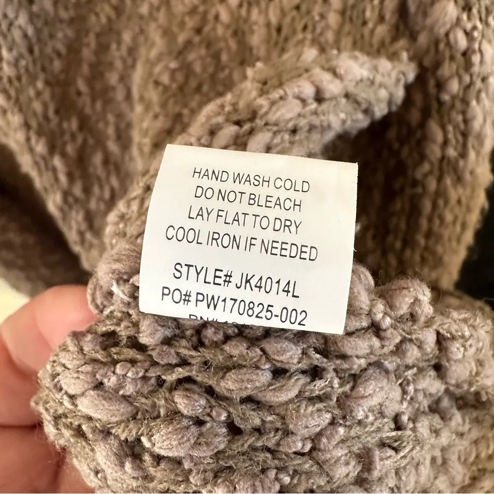 Wishlist Oversized Olive Green Sweater cardigan Size Small/ Medium - Image 7