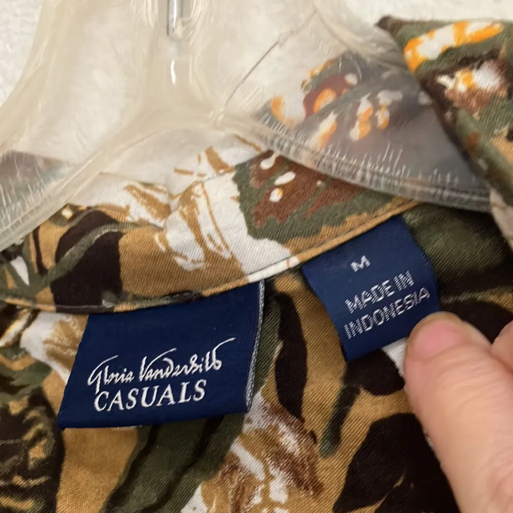 Gloria Vanderbilt FINAL MARKDOWN  tropical looking blouse medium - Image 3