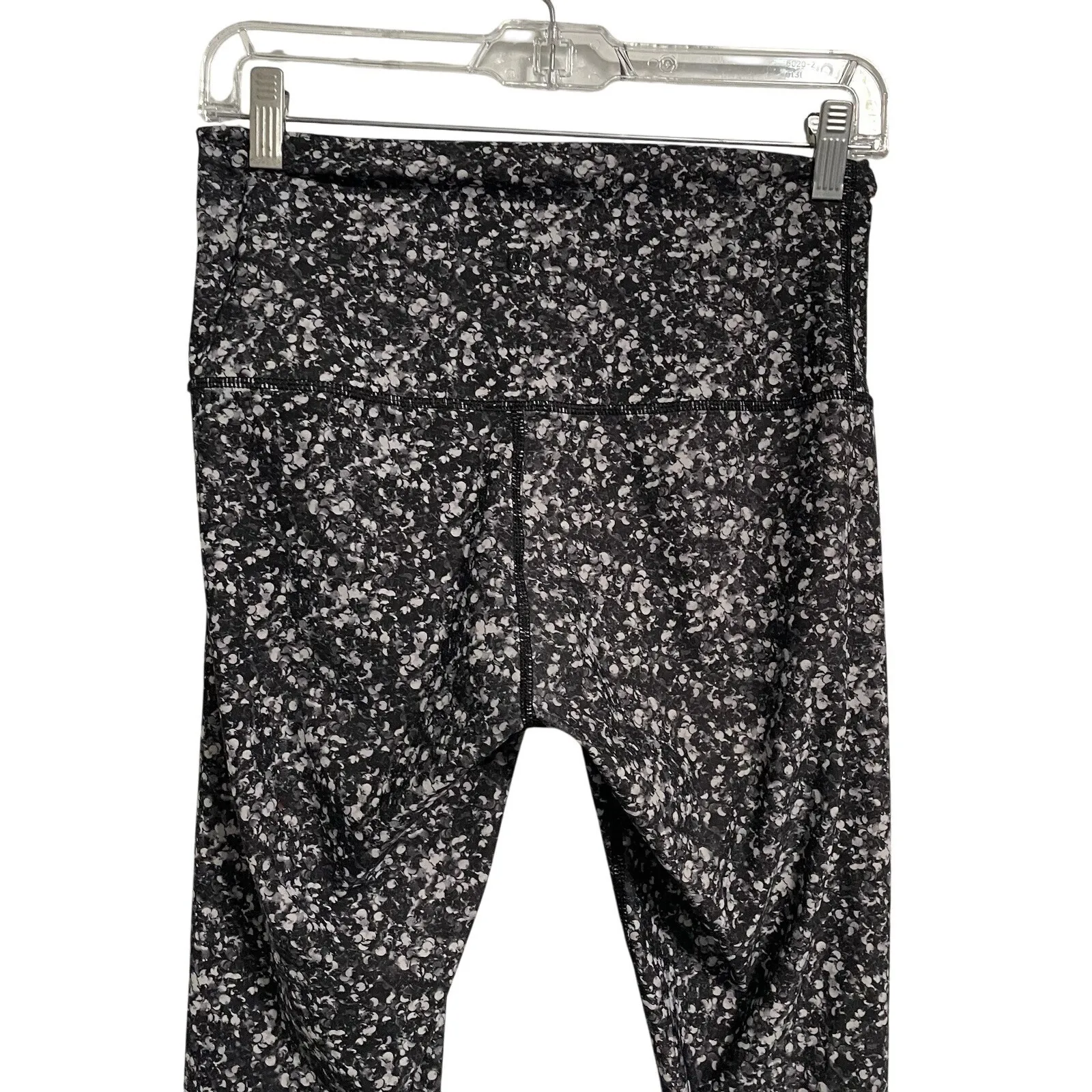 Lululemon High-Waisted Black & White Speckled Athletic Leggings leggings‎ Sz 4 - Image 8