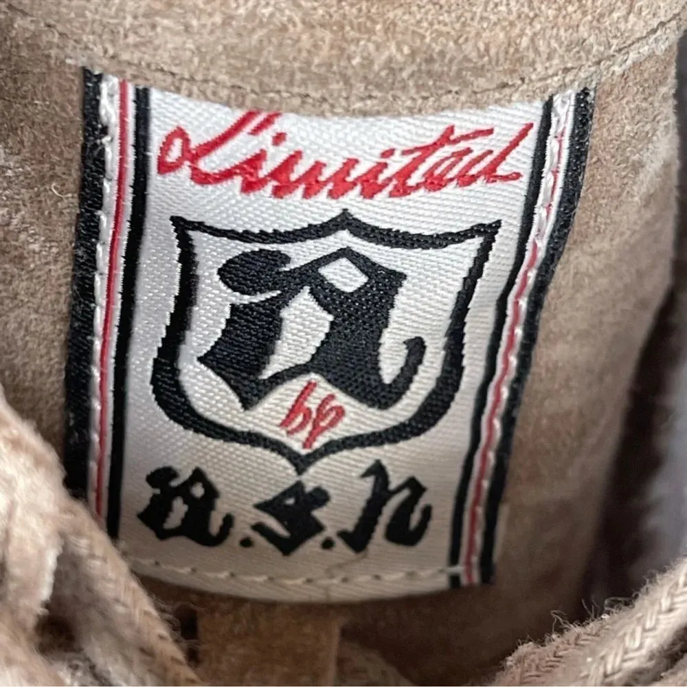 Ash Gull Embroidered Suede Low-Top
Sneaker 39/9 - Image 10