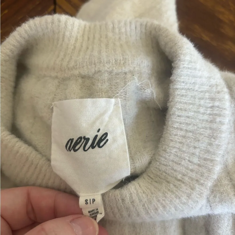 Aerie gray wide ribbed crewneck sweater size small - Image 2