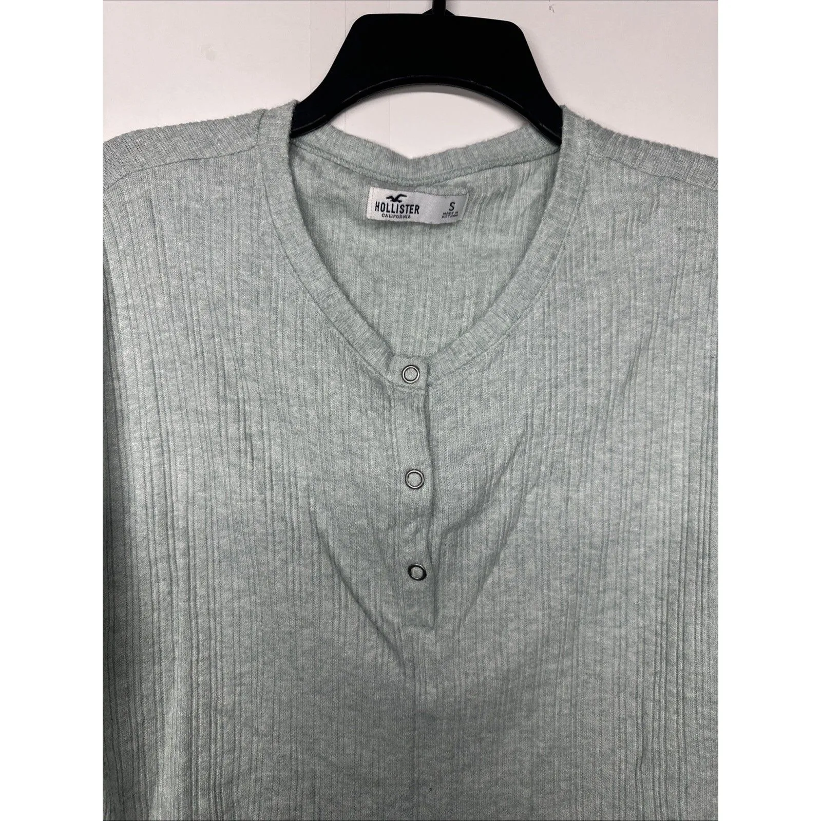 Hollister Women’s Ribbed Long Sleeve Henley Top Size Small Light Green Cropped - Image 6