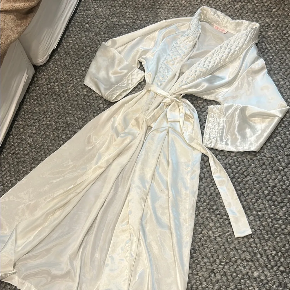 Oscar De La Renta Pink Label Cream Satin Robe One Size Fits All - Image 3