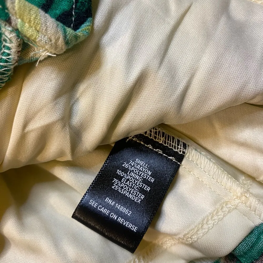 Torrid Green Tropical Floral Print Crinkle Gauze Smocked Tank Top - Image 9