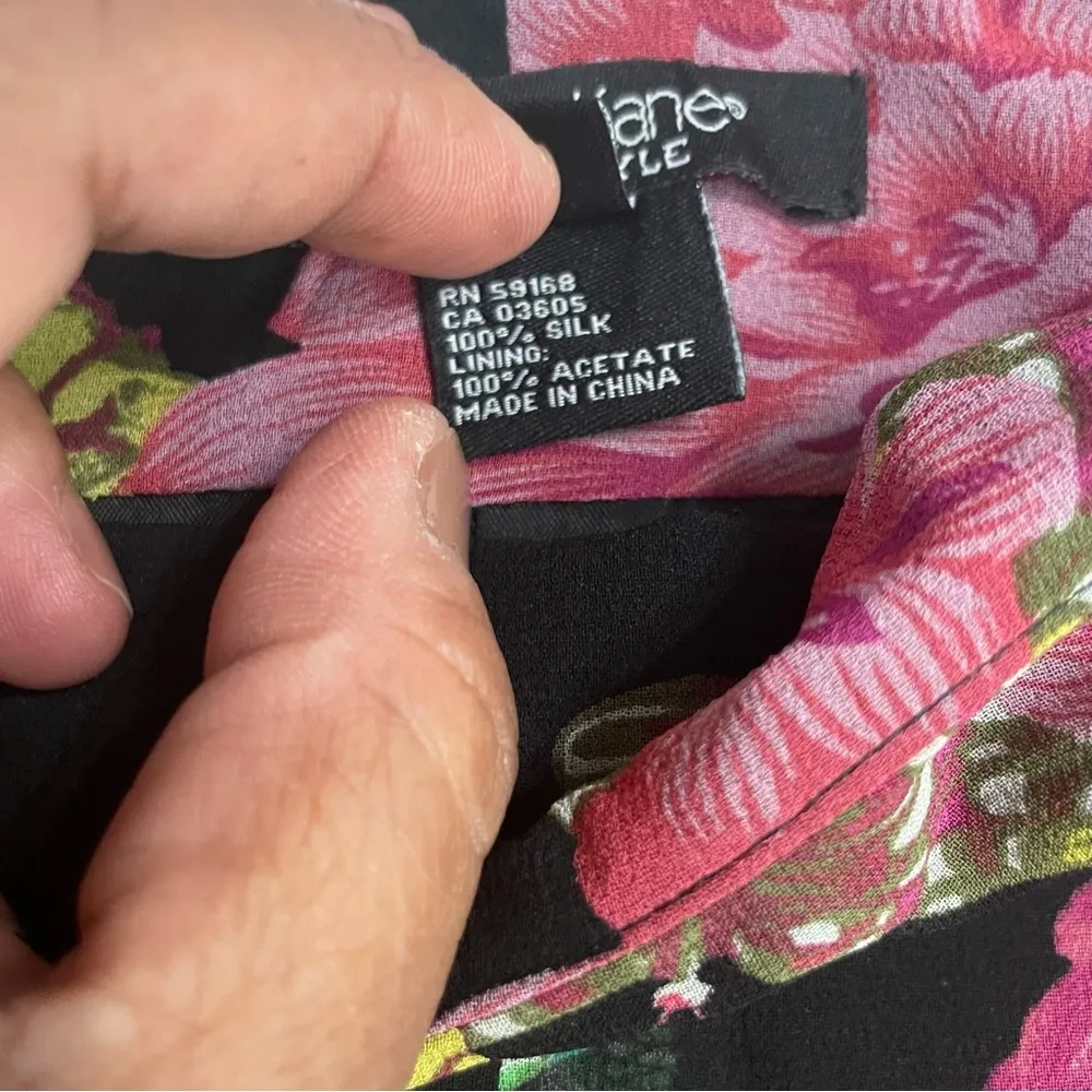 Karen Kane Lifestyle 100%
Silk Floral Butterfly Car Wash
Skirt Multicolored Sz 6 - Image 12