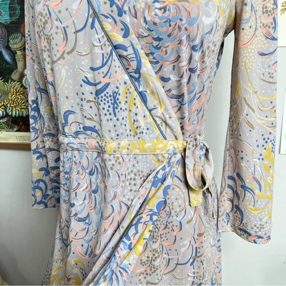 BCBGMAXAZRIA Pastel Spring Wrap Midi Dress size Small - Image 4