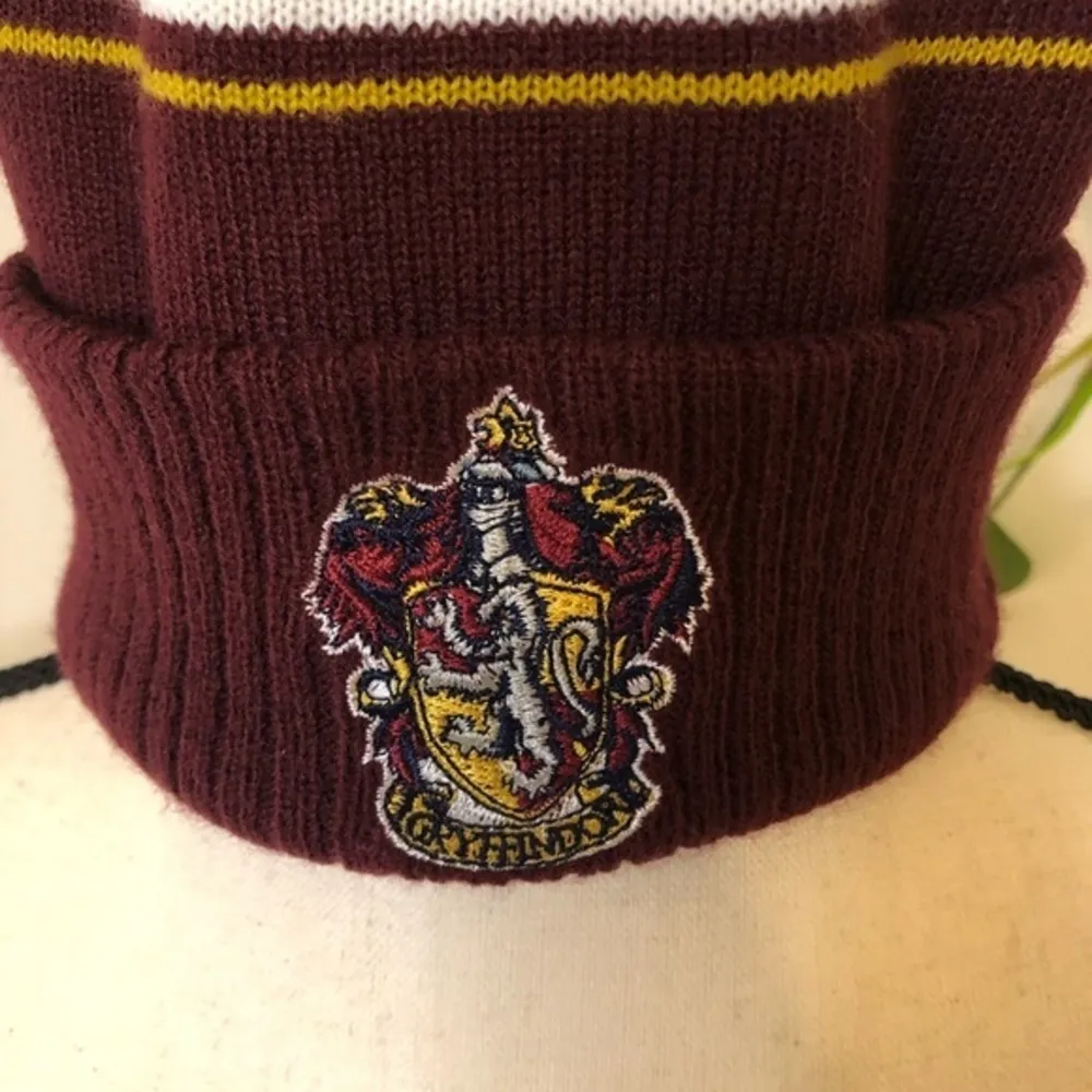 Primark Harry Potter Gryffindor Beanie - Image 3