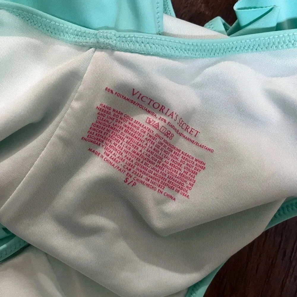 Victoria's Secret Flounce Halter One Piece Swimsuit Backless Cut Out Sides Sz S - Image 3