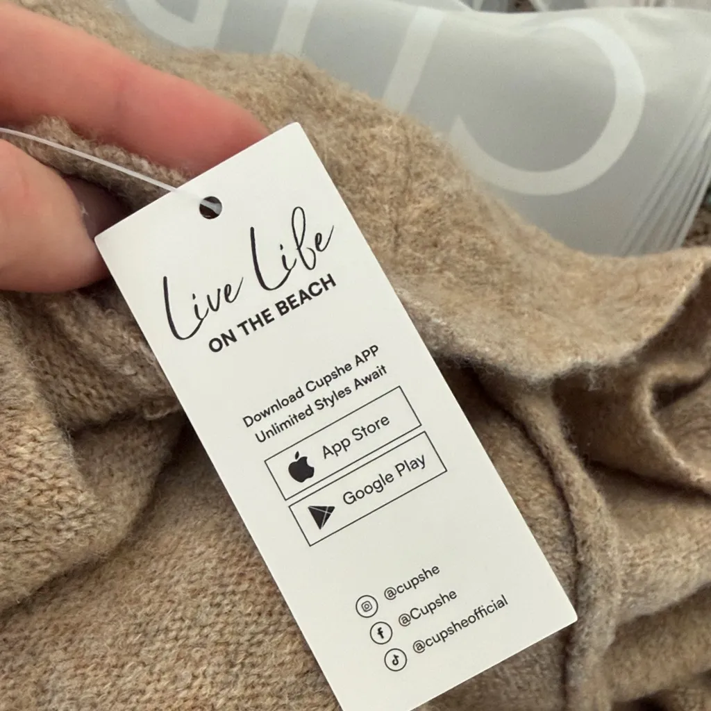 Cupshe Blanket Statement Beige Cardigan - Image 2