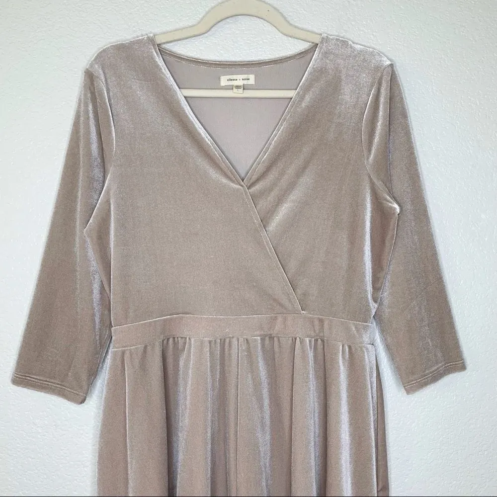 Urban Outfitters Silence + Noise Size Large Beige Velvet Romper - Image 3