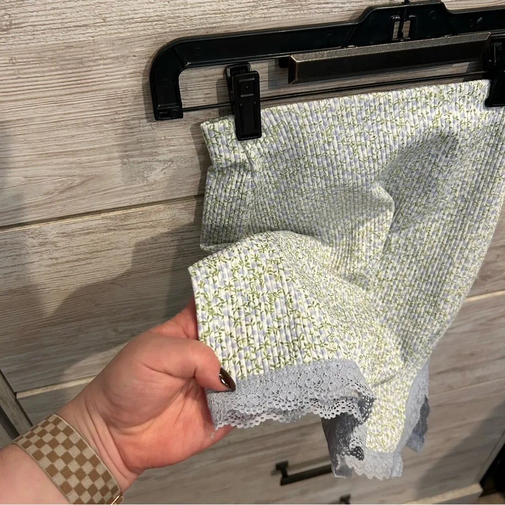 H&M Blue, green and white floral mini skirt size XXS - Image 2