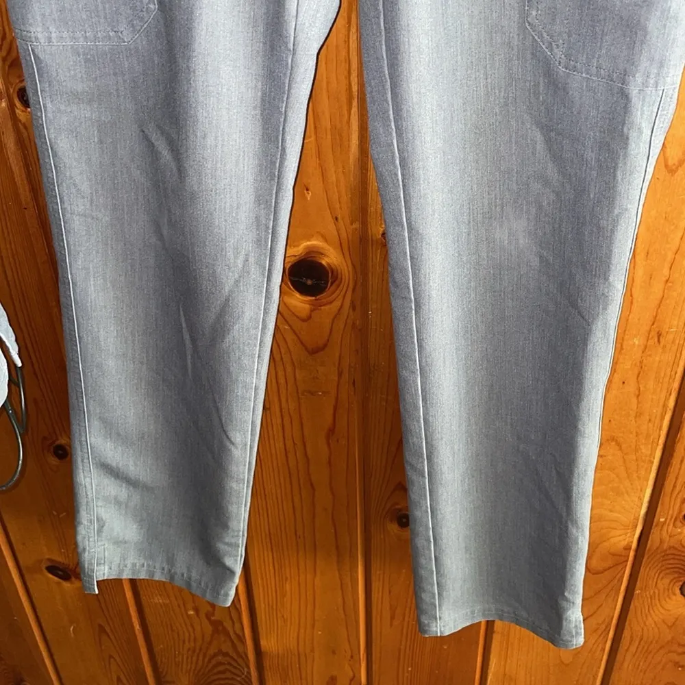 FIGS Catarina Scrub Tops for Women — Classic Fit, 1 Pocket FIGS YOLA pants XS/SM - Image 6