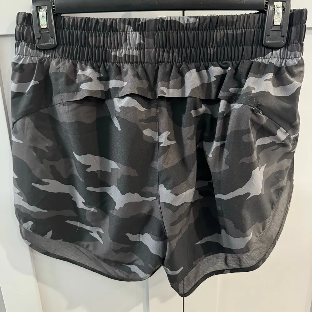 Athleta ‎ Mesh Racer Run Short 4” - Image 2