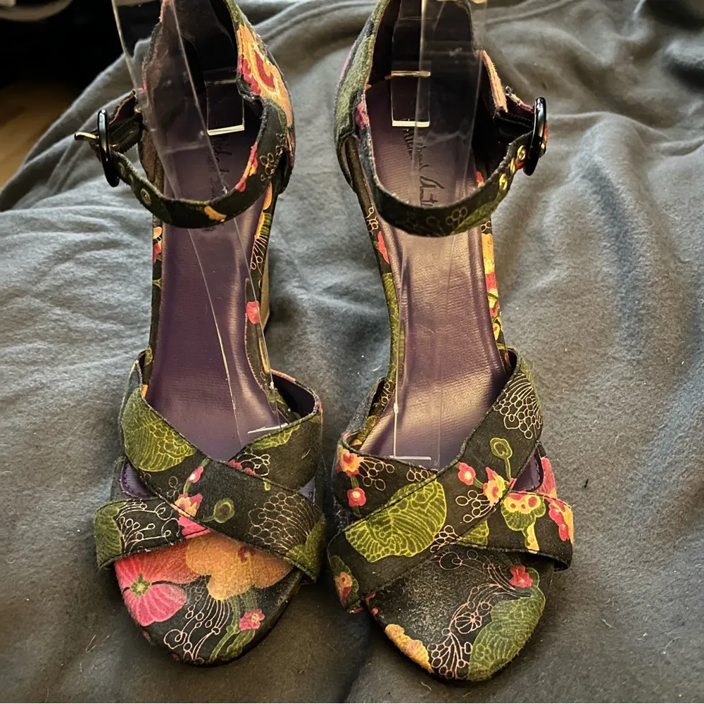 Michael Antonio  wedge sandals cross cross open toe floral size 8.5 - Image 2
