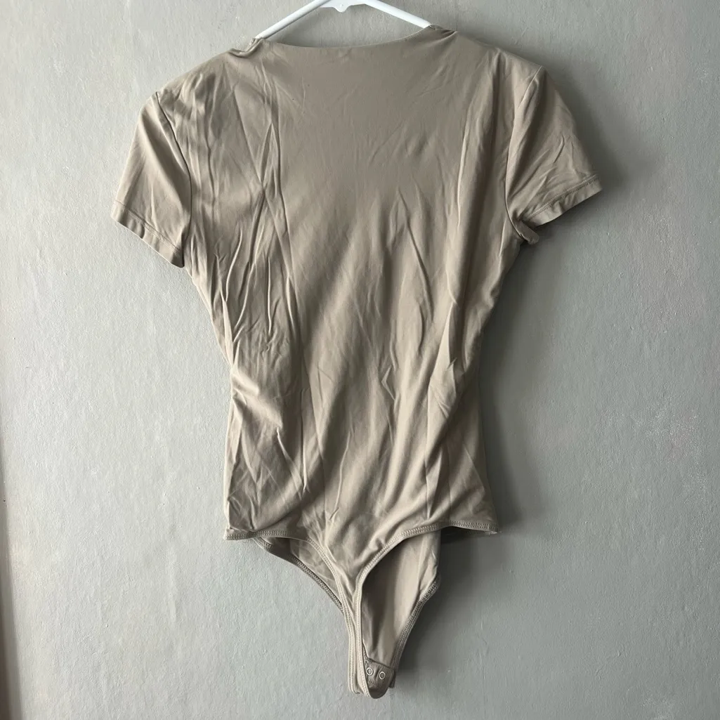 Abercrombie and Beige Fitch Soft Matte Seamless Tee Bodysuit Size Small - Image 5