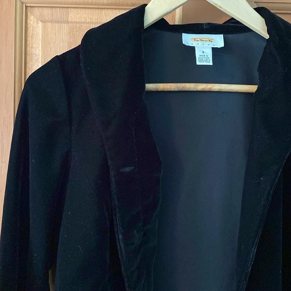 Talbots Petites Size 6 Black Velvet Button up Jacket - Image 4