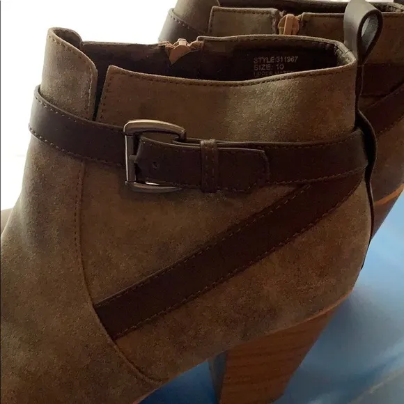 2/$35‎ - Size 10 heeled booties - Image 3