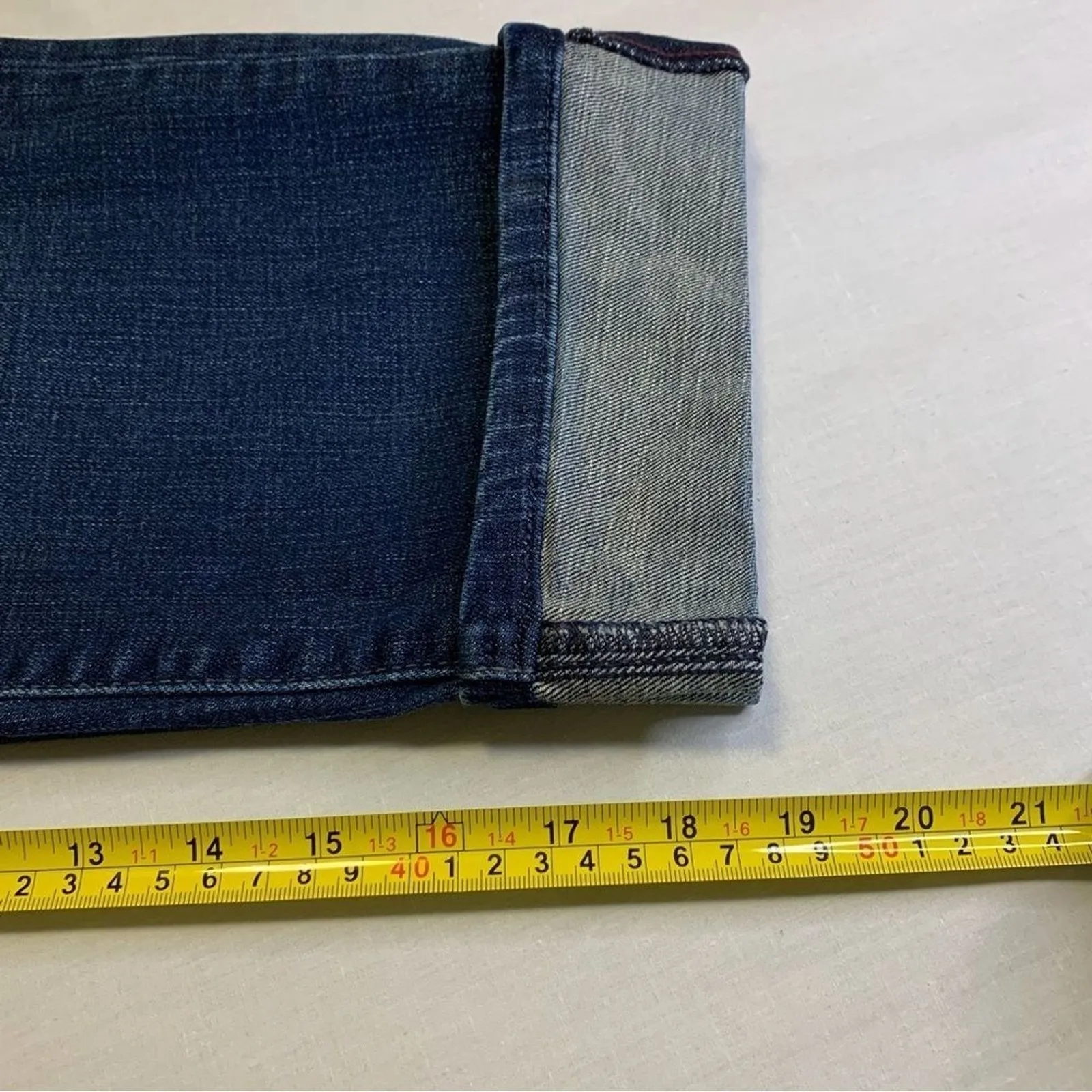 Levi's 515 Women's Med. Wash Mid Rise Cuffed Stretch Capri Denim Jeans, Size 6 # Blue - Image 13