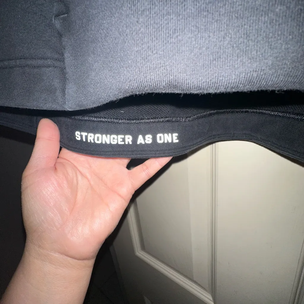 Lululemon Stronger as One Cropped Hoodie *lululemon X Barrys size 10 - Image 6