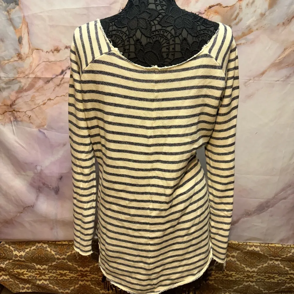Plush & Lush Textured Knit Top Black Size L - Image 4
