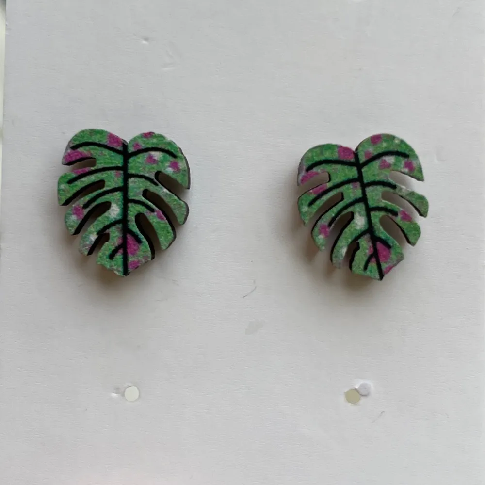 Monstera pink and green plant lover stud wooden earrings gift nature leaf 🍃 - Image 3