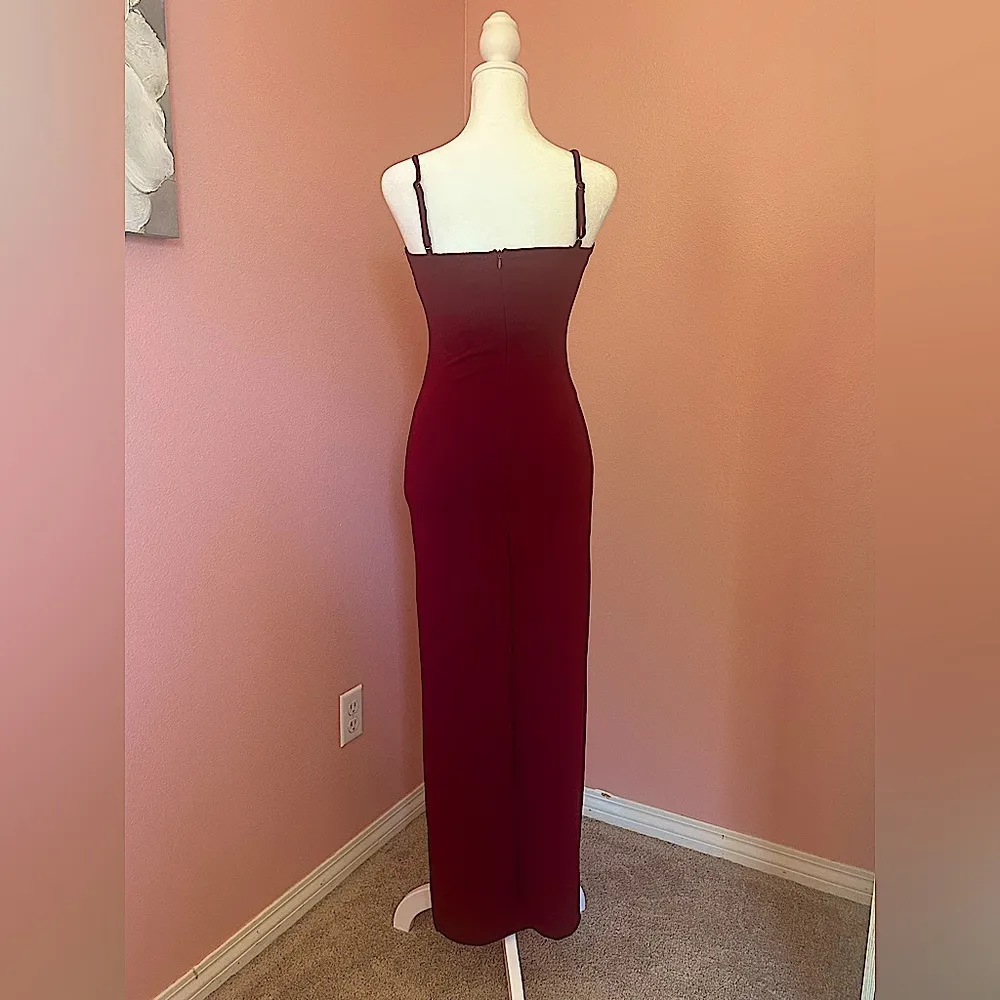 Bombshell body contour burgundy long Christmas party dress cutout & slit NWT Size 8 - Image 2