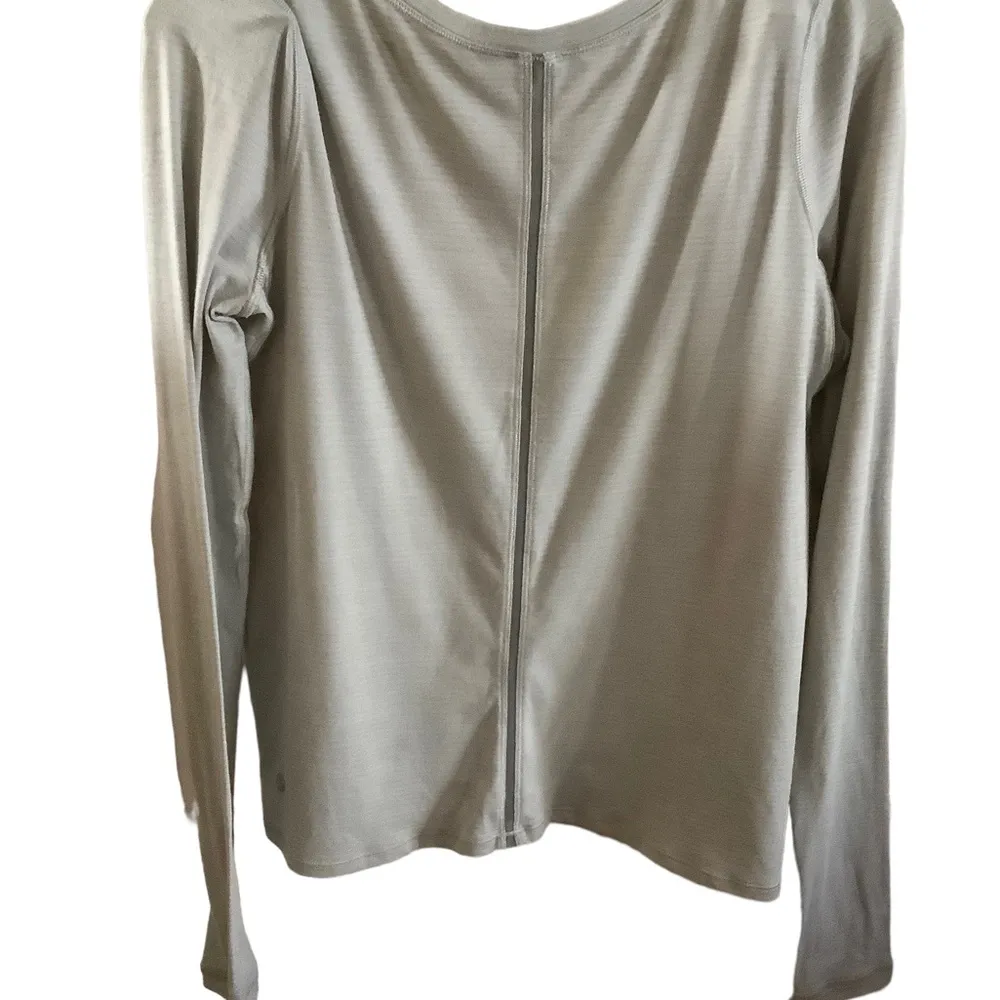 Lululemon long sleeve shirt Sz 8 grey striped round neck thumbholes stretch top - Image 3