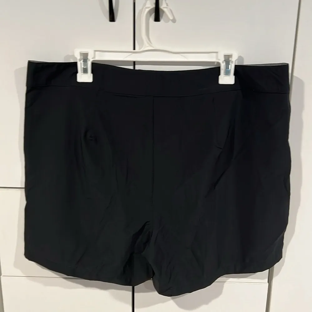 Aventura shorts . Size 14‎ Black - Image 3