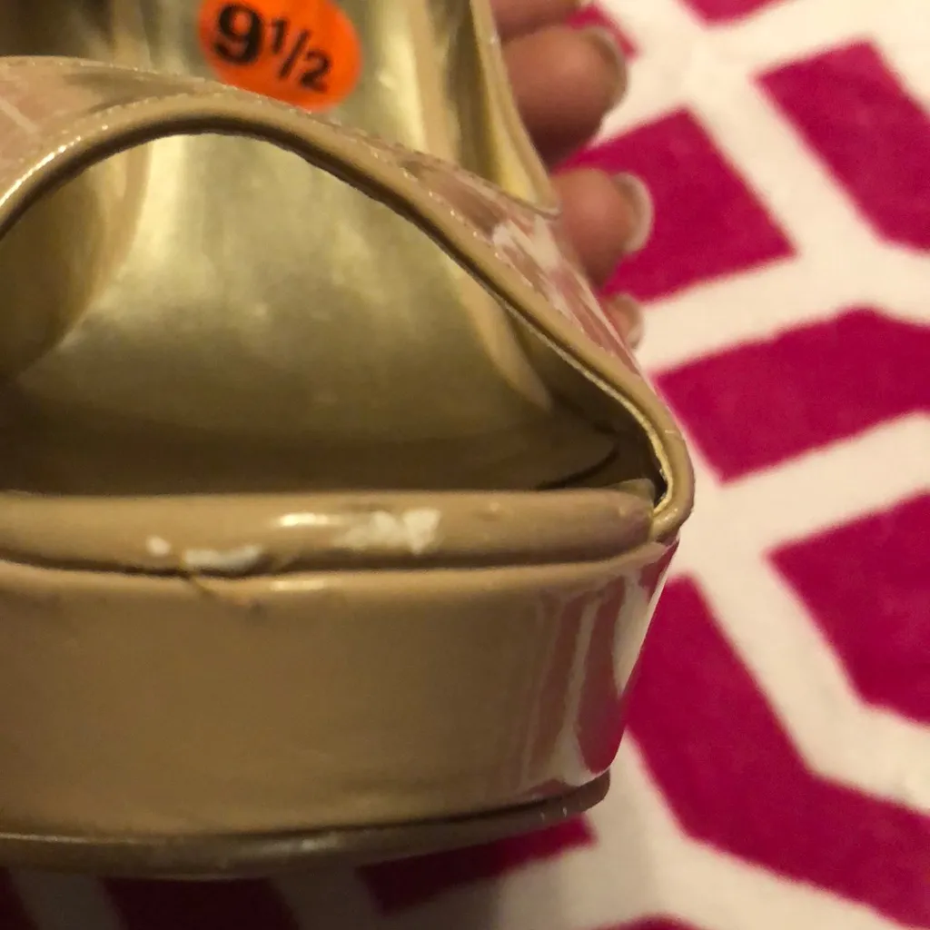 Guess Size 9.5 platform peep toe heels - Image 4