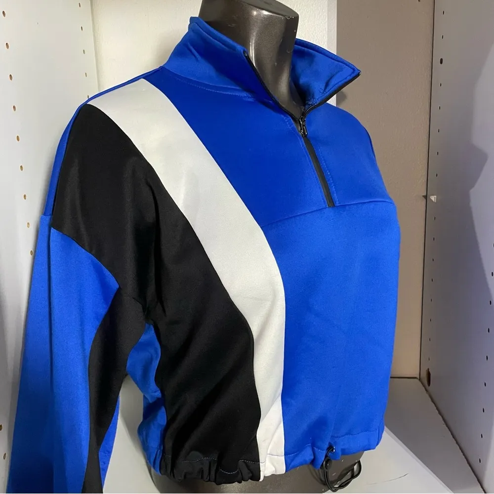 Sports illustrated woman’s crop top sweatshirt size XL Blue - Image 3