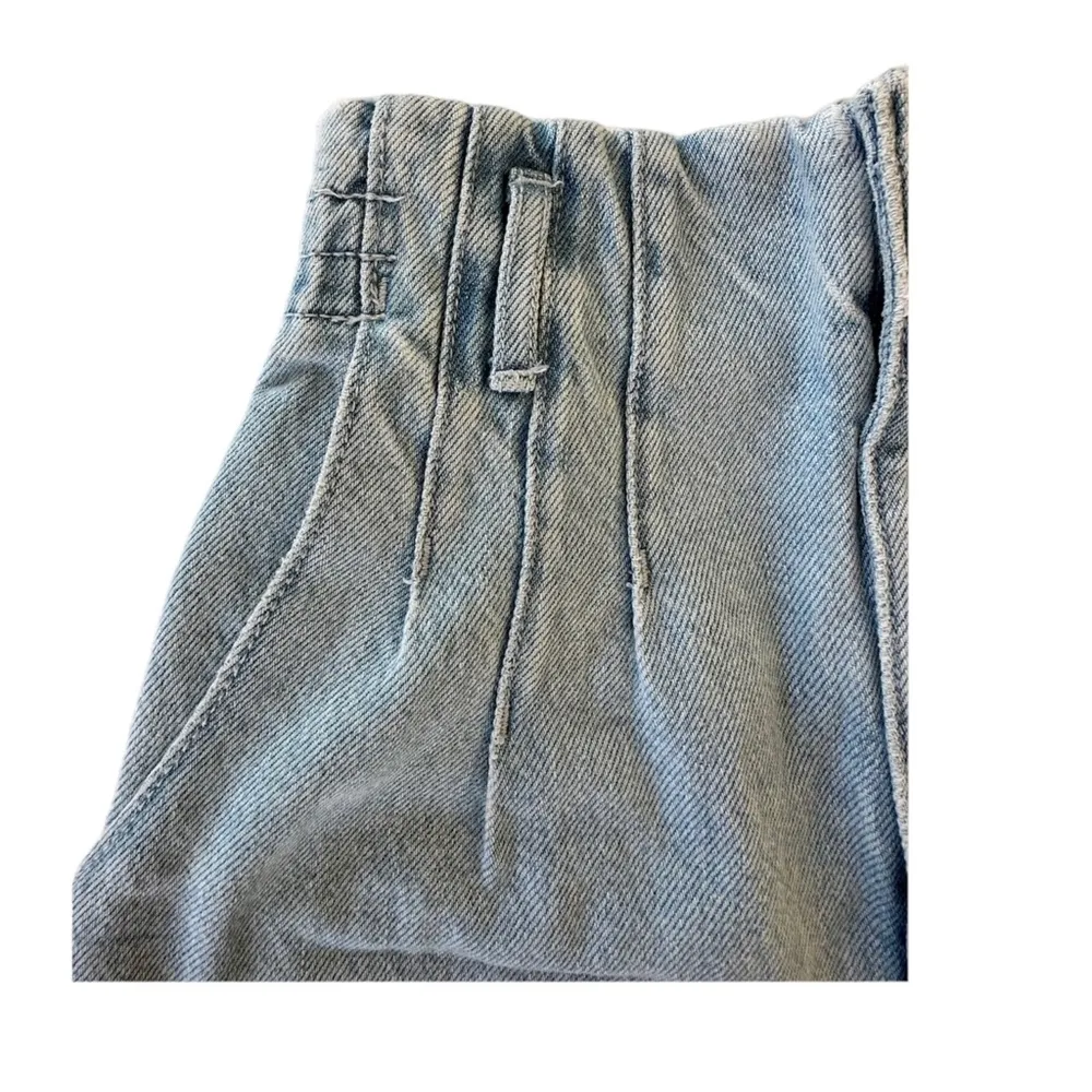 Light Wash Distressed High Waist Paperbag Pleated Cotton Denim Jean Shorts - Image 3