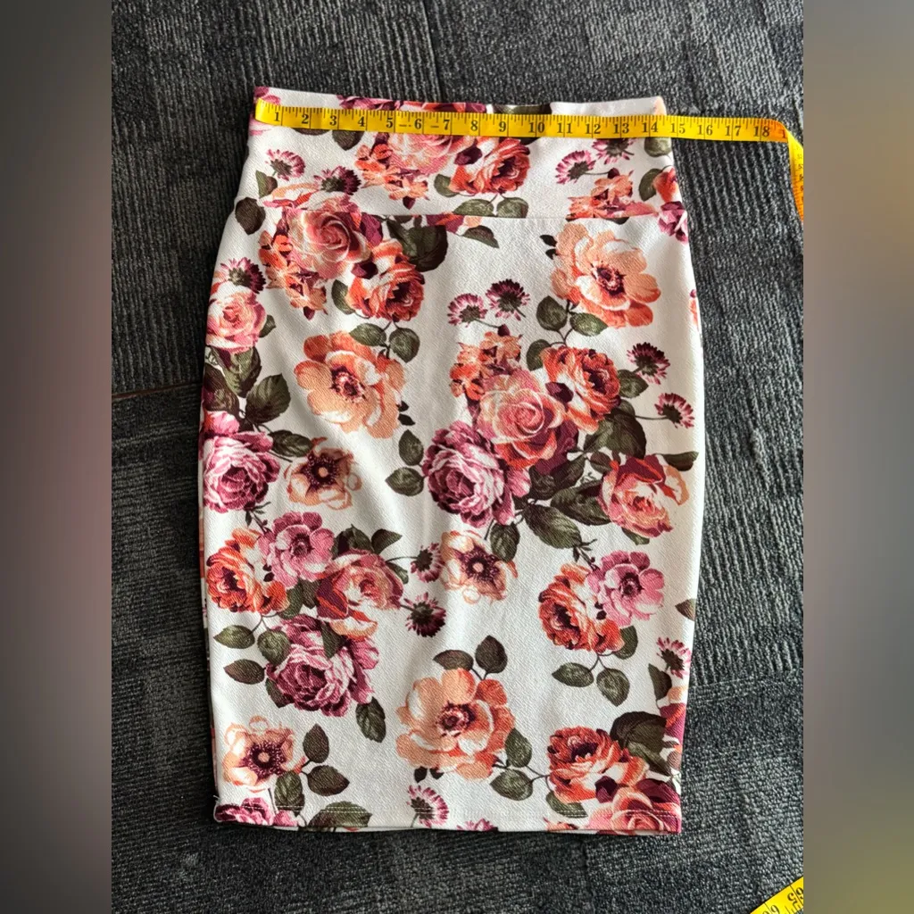 SILHOUETTE NYC Floral Pencil Skirt Women’s Size L Made in USA Stretch Fabric White Size L - Image 6