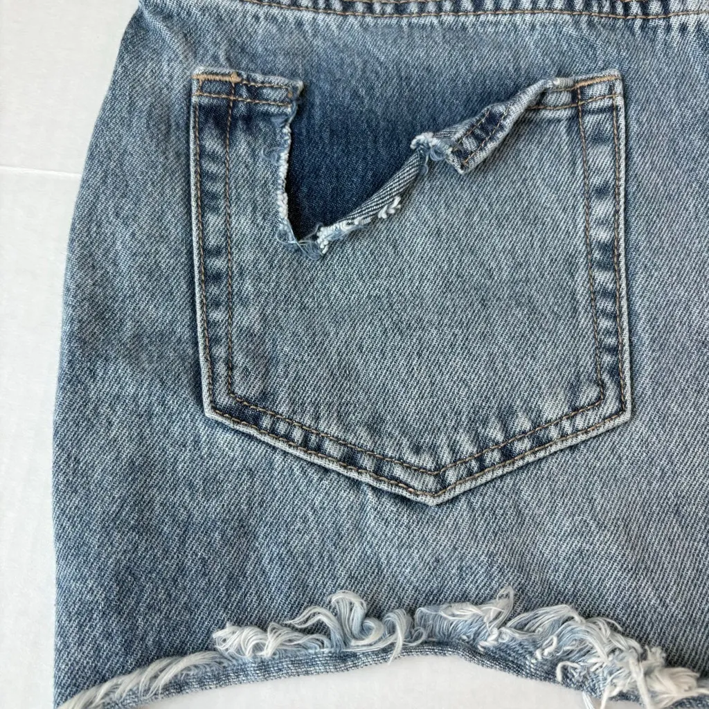 Hidden Light Wash Denim Uneven Hem Fray Mom Shorts button fly medium 100% cotton - Image 6