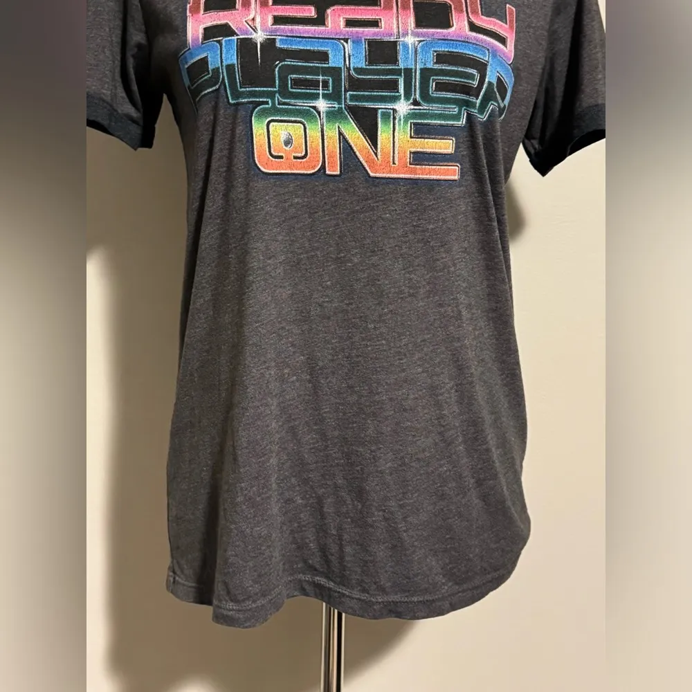 EUC Ready Player One Crewneck High Score Multicolor Graphic Tee size medium Gray - Image 4