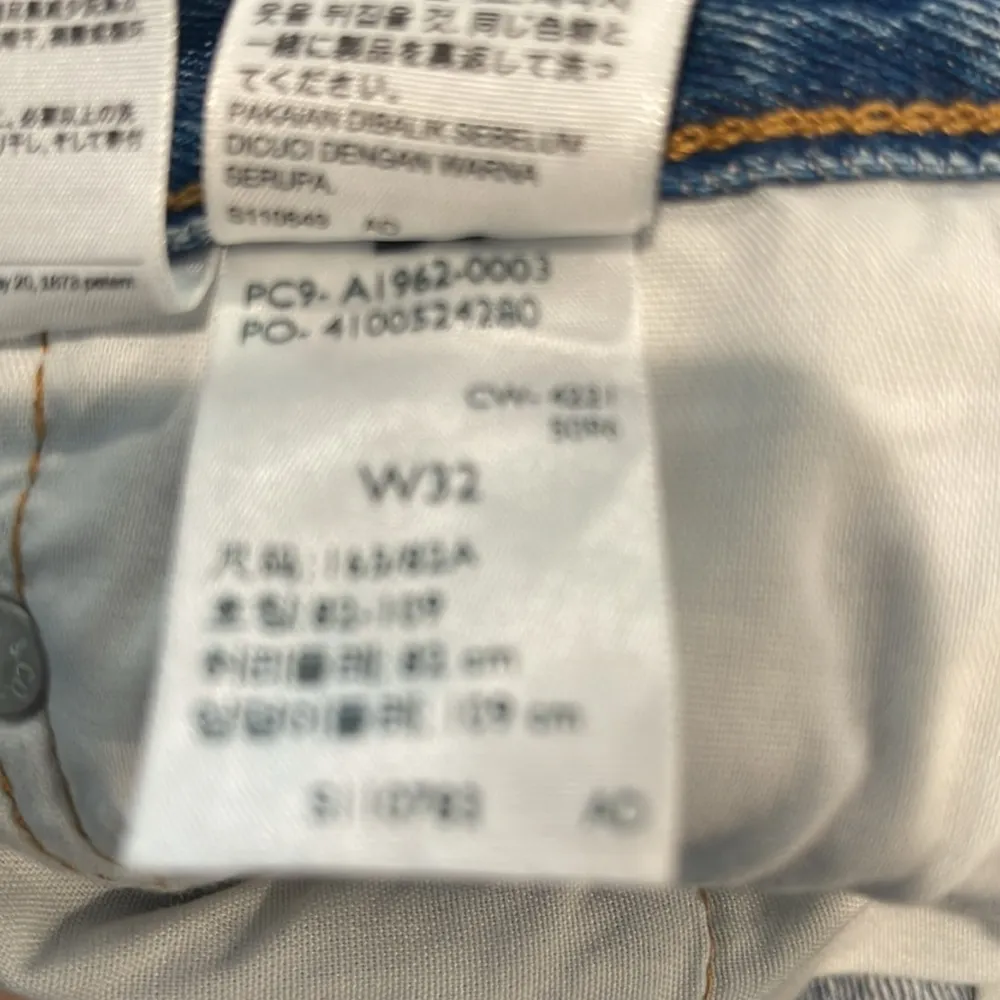 Levi's  501 original denim short. Size 32 plus size - Image 10