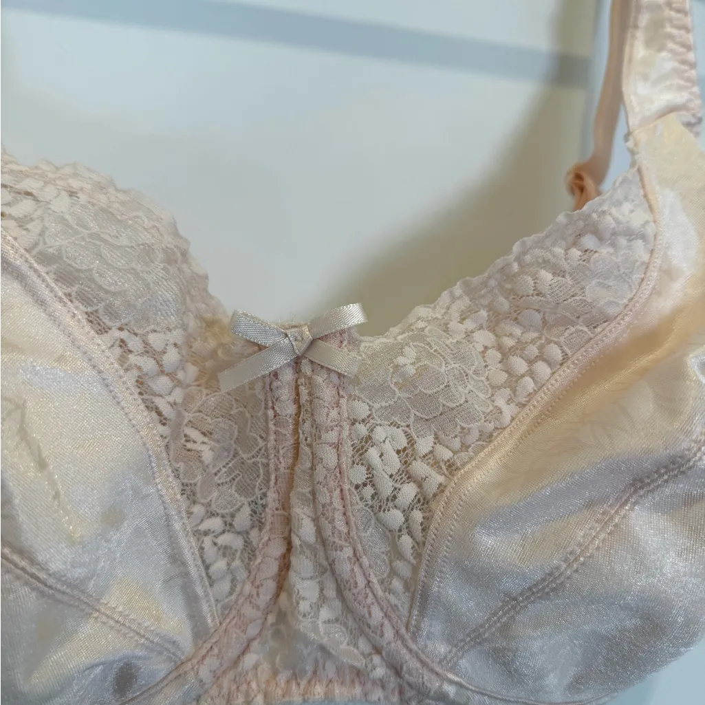 Vintage Playtex Secrets Bra Blush Lace Underwire Unlined Bra Made in USA - Image 3