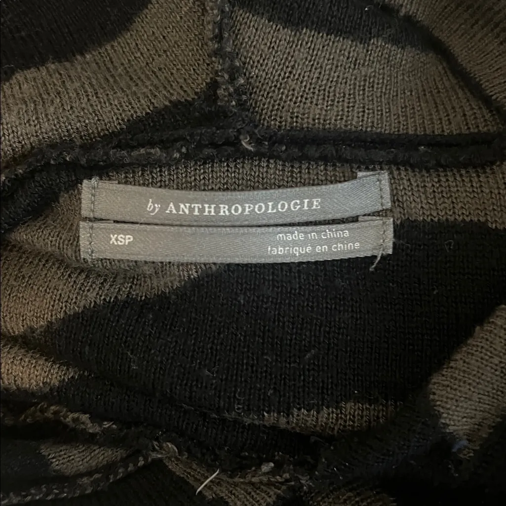Anthropologie Zebra Print Cropped Lightweight Sweater Hoodie Olive/Black Size XS - Image 5