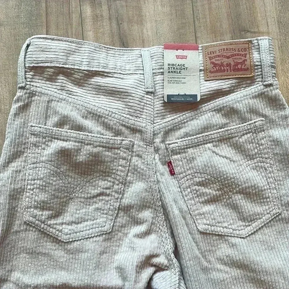 NWT Levi's Premium RIBCAGE STRAIGHT ANKLE CORDUROY WOMEN'S PANTS Sz 26 - Image 11